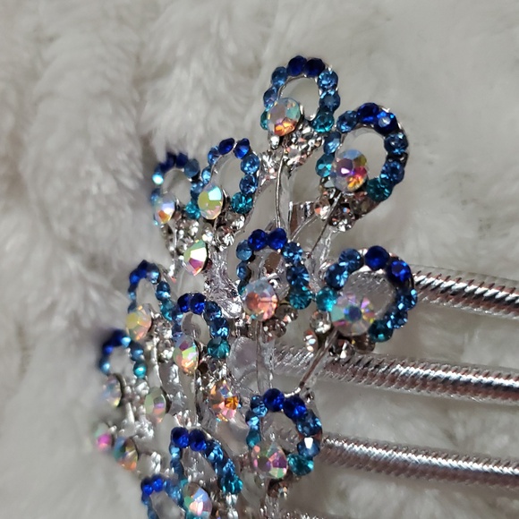 Elegant Blue and Silver Peacock Hair Comb - Picture 3 of 7